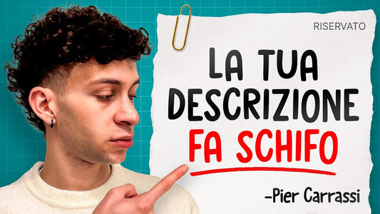 Ragazzo che indica un foglio con scritto: La Tua Descrizione Vinted Fa Schifo