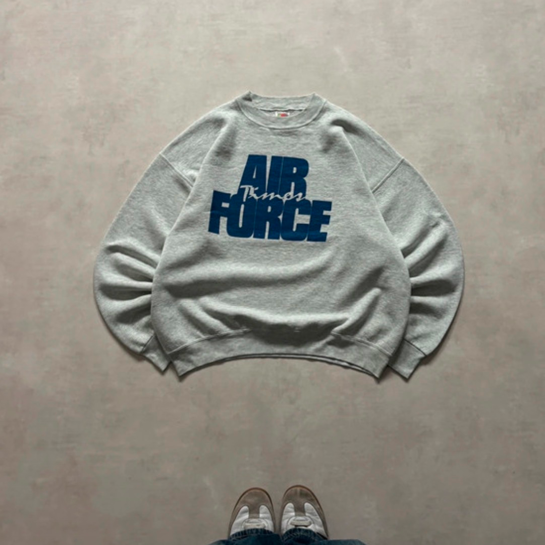 Felpa vintage di marca pronta per la rivendita su Vinted