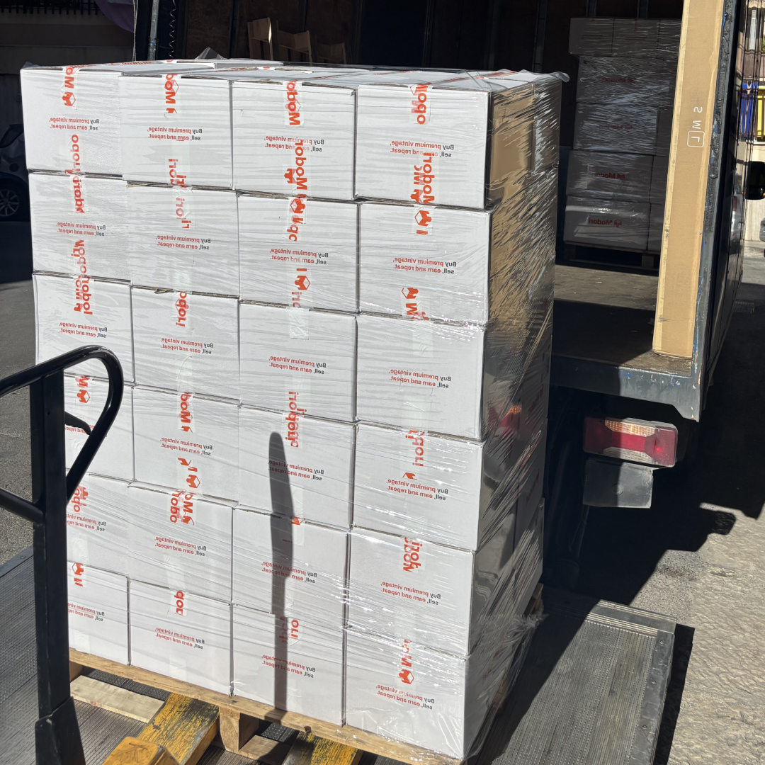 Pallet di Resellbox Modori per la rivendita di abbigliamento second-hand e vintage
